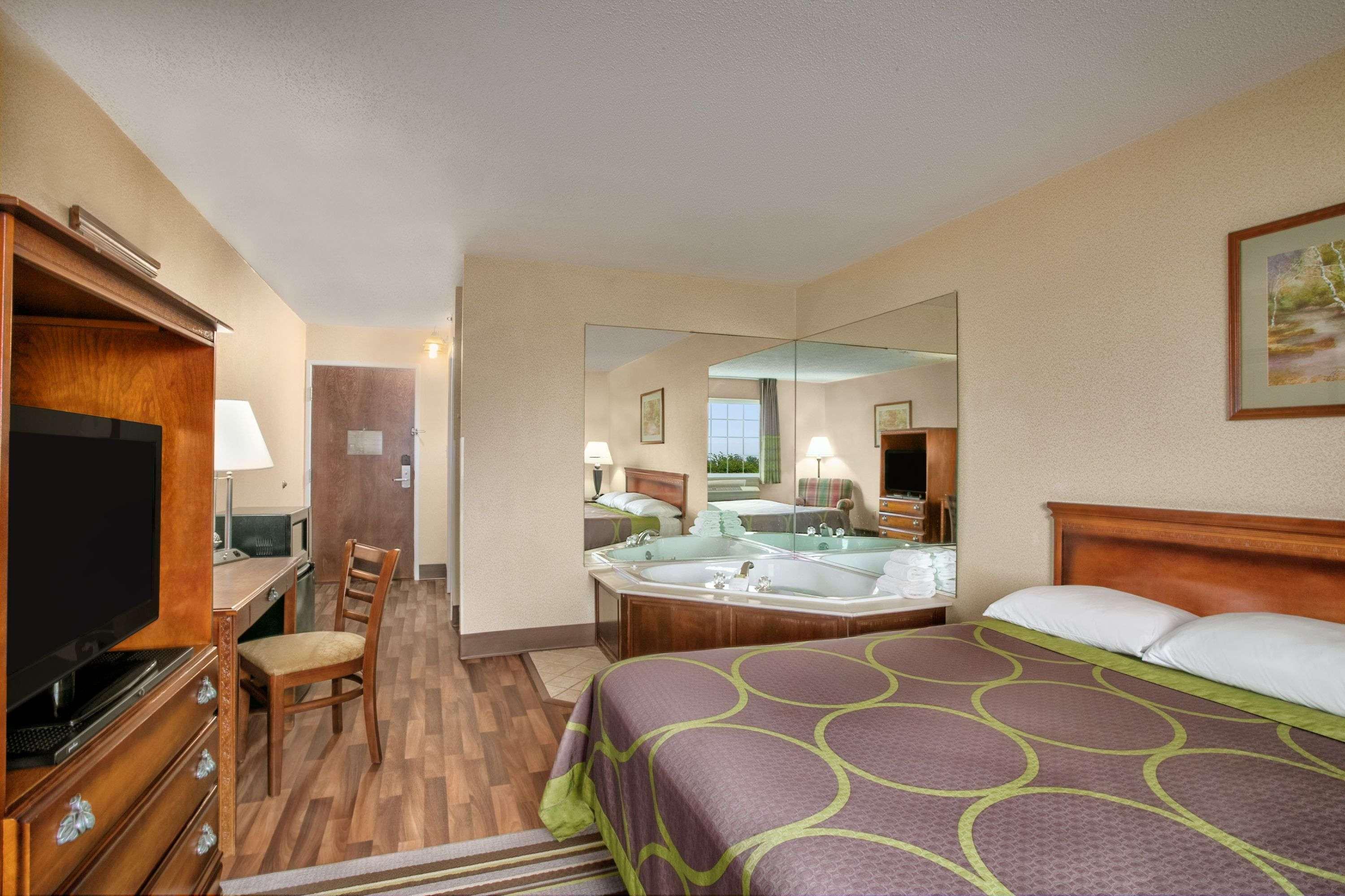 Super 8 By Wyndham Grayville Ngoại thất bức ảnh