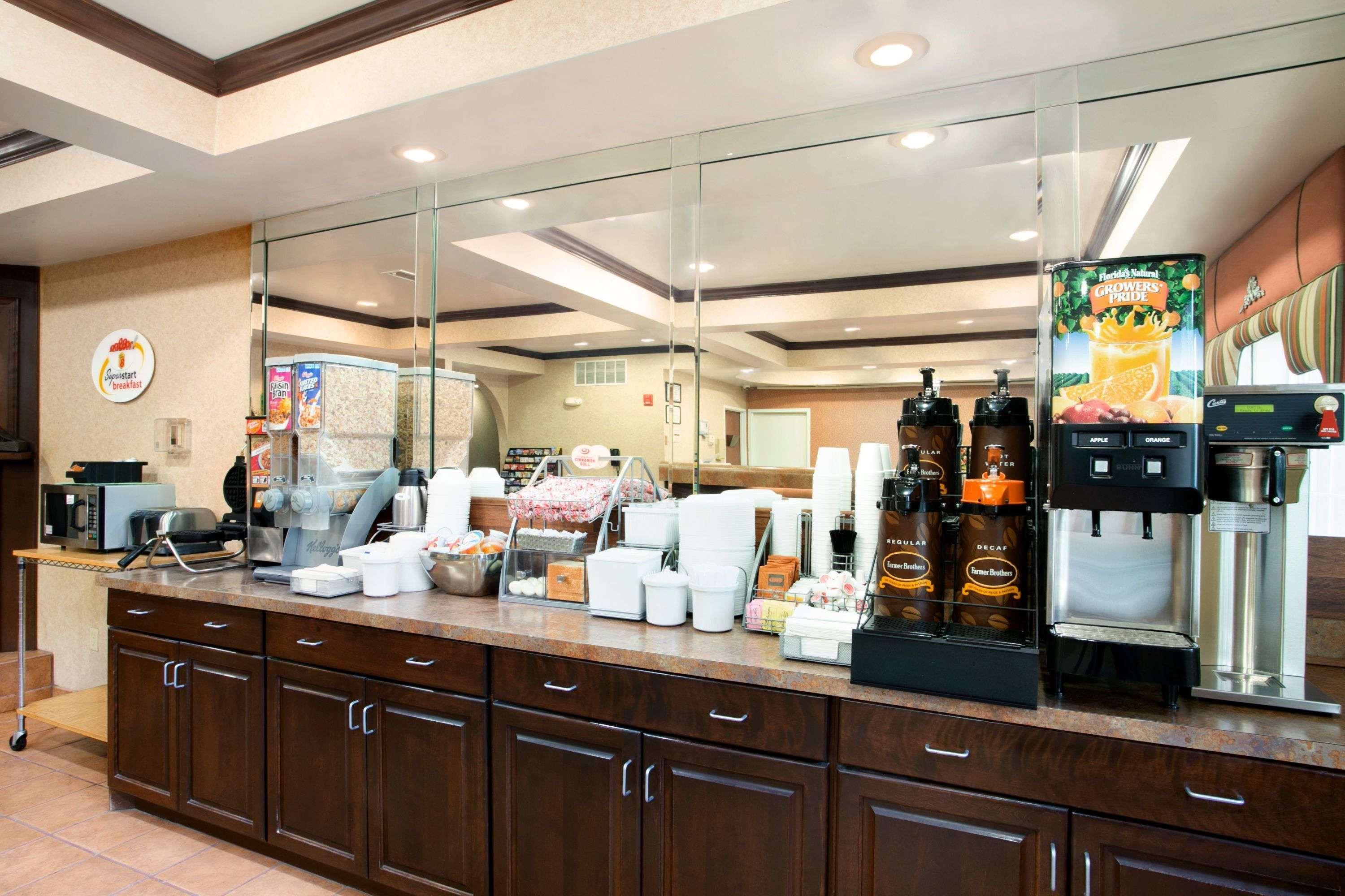 Super 8 By Wyndham Grayville Ngoại thất bức ảnh